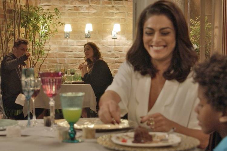 Totalmente Demais - Arthur vê Carolina com Gabriel TV Globo/Reprodução