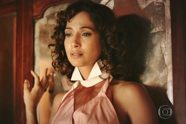 Tereza desaba ao descobrir que Santo é casado e pai de duas filhas