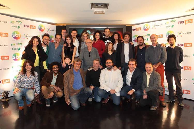 Elenco e Direção - A Garota da Moto Leonardo Nones/SBT