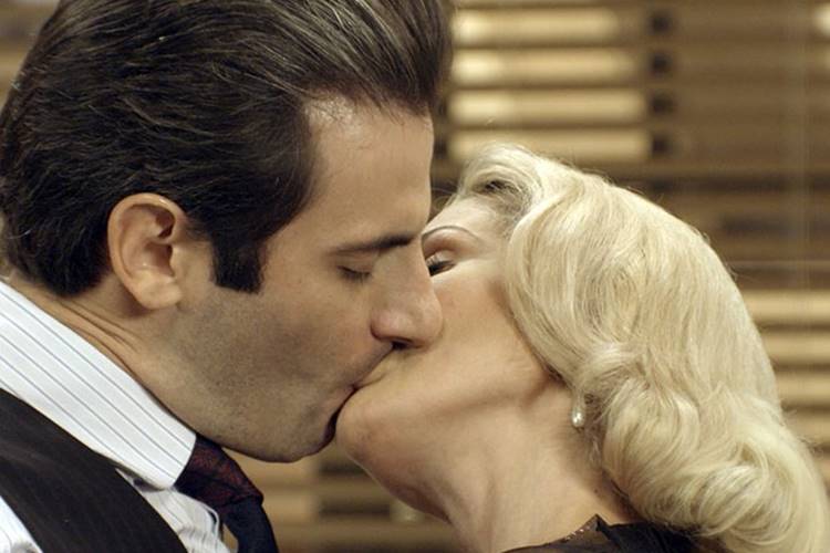 Êta Mundo Bom - Sandra seduz Araujo TV Globo/Reprodução