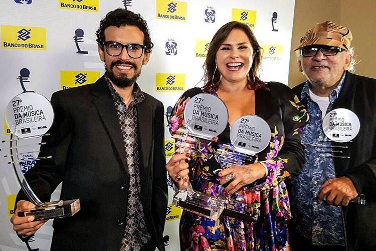 Fafá de Belém leva dois prêmios na noite especial da música brasileira