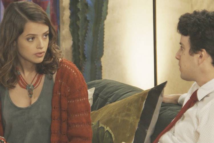 Camila faz revelação para Enéas