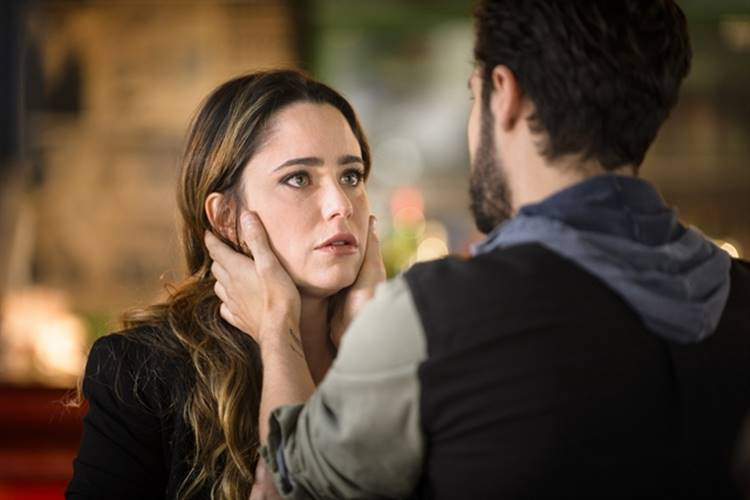 Apaixonado por Camila, Giovanni termina namoro com Bruna