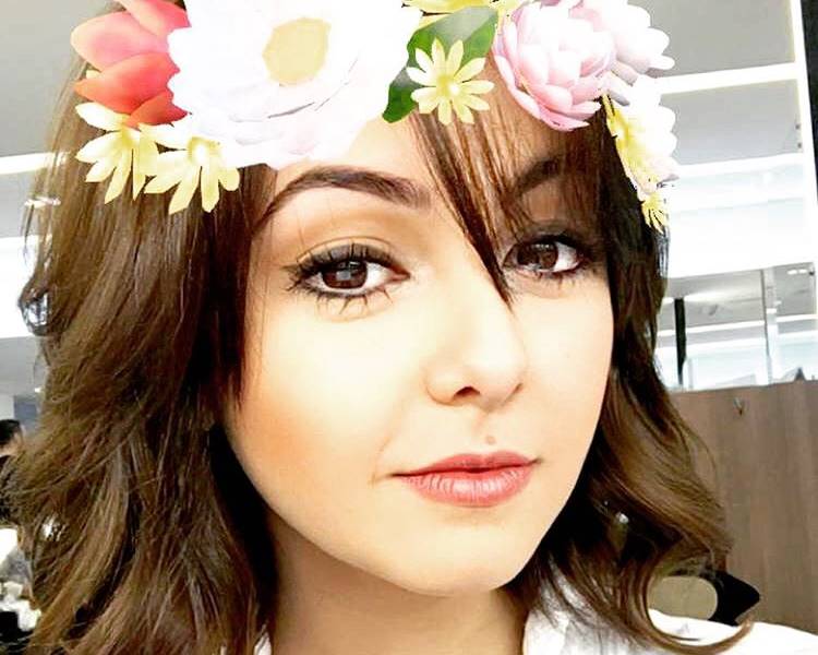 Klara Castanho muda visual