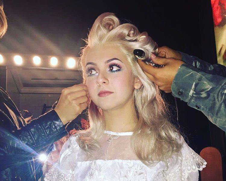 Klara Castanho aparece loira em click nas redes sociais