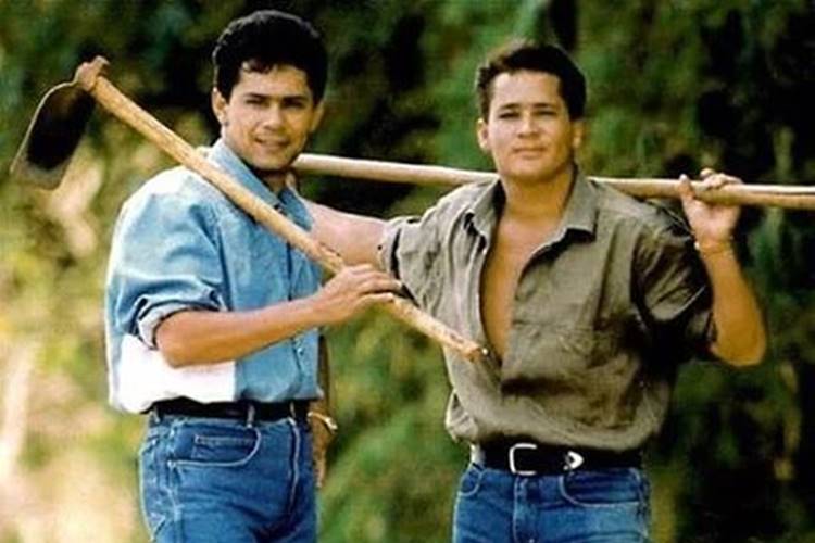 Leonardo homenageia o irmão falecido, Leandro