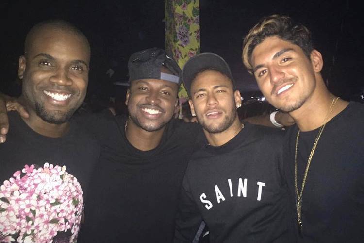 Neymar, Gabriel Medina e Rafael Zulu curtem pagode ao som de Thiaguinho