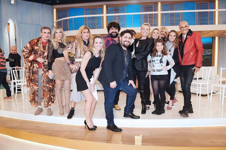 Xuxa Meneghel recebe os casais eliminados de Power Couple