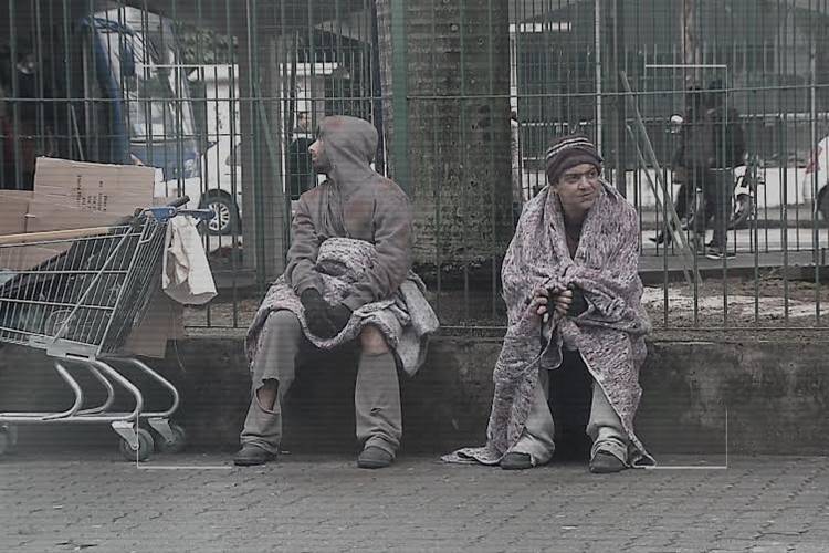 Regis Danese vira morador de rua no programa do Gugu