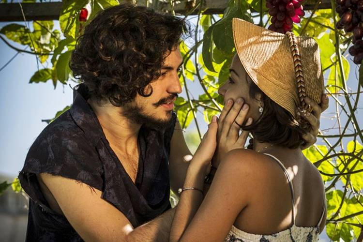 Miguel tenta beijar Olívia