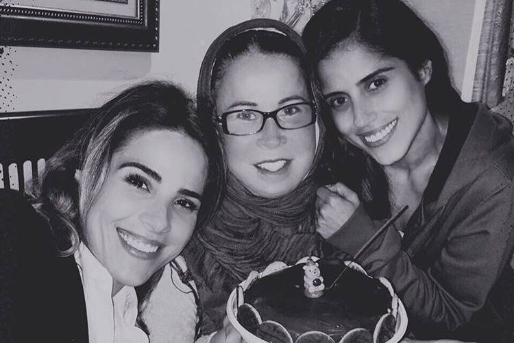 Zilu Godoi comemora aniversário com surpresa dos filhos