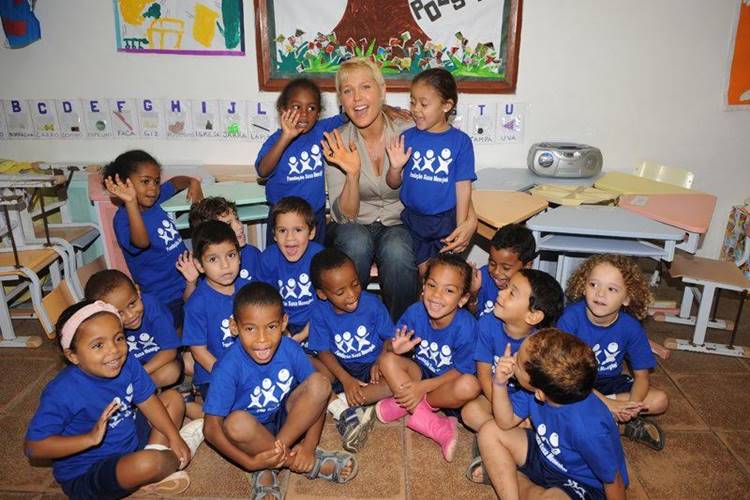 Xuxa prestigia Projeto Saúde Móvel
