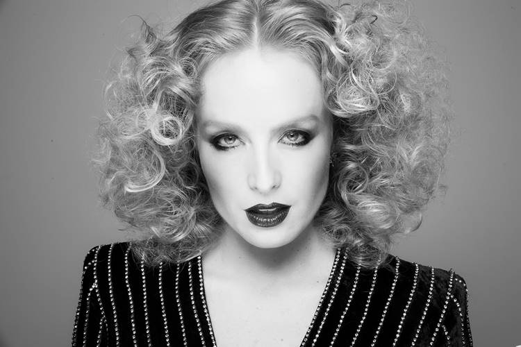 Angélica incorpora mulheres das décadas de 60, 70 e 80