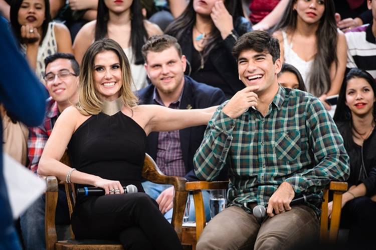 Mães de primeira viagem, Deborah Secco, Adriana Sant’Anna e Thaís Pacholek voltam ao ‘Altas Horas’