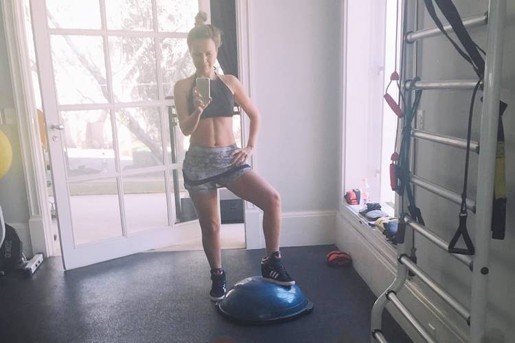 Eliana exibe corpo enxuto em dia de malhação