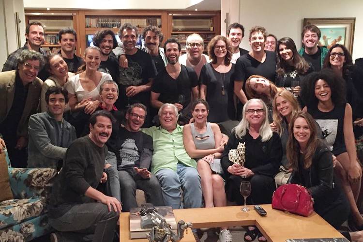 Antonio Fagundes reúne famosos em sua casa no Rio de Janeiro
