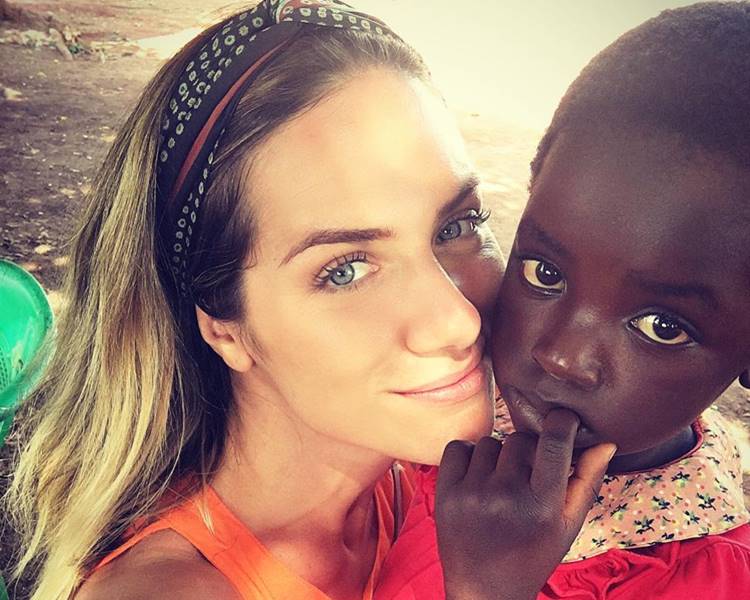 Giovanna Ewbank ajuda financeiramente outra menina africana