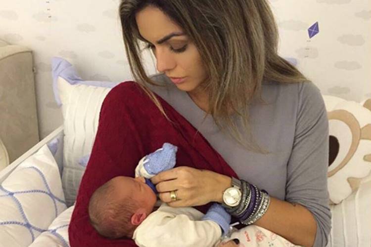 Kelly Key conhece filho recém-nascido de Antônia Fontenelle