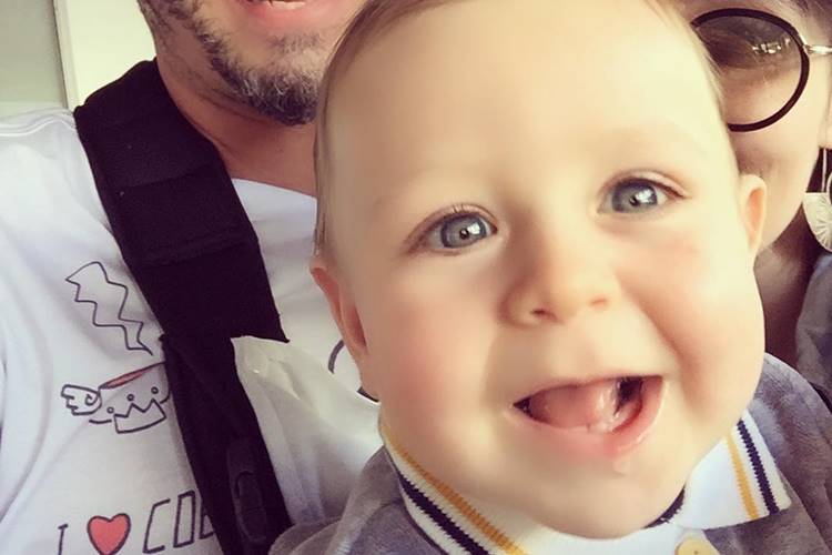 Alexandre Nero posta selfie com o filho