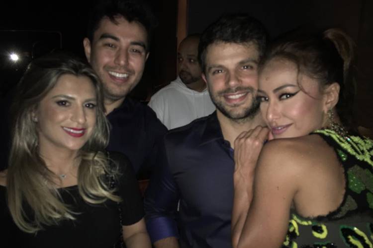 Sabrina Sato e Duda Nagle curtem evento juntinhos em São Paulo