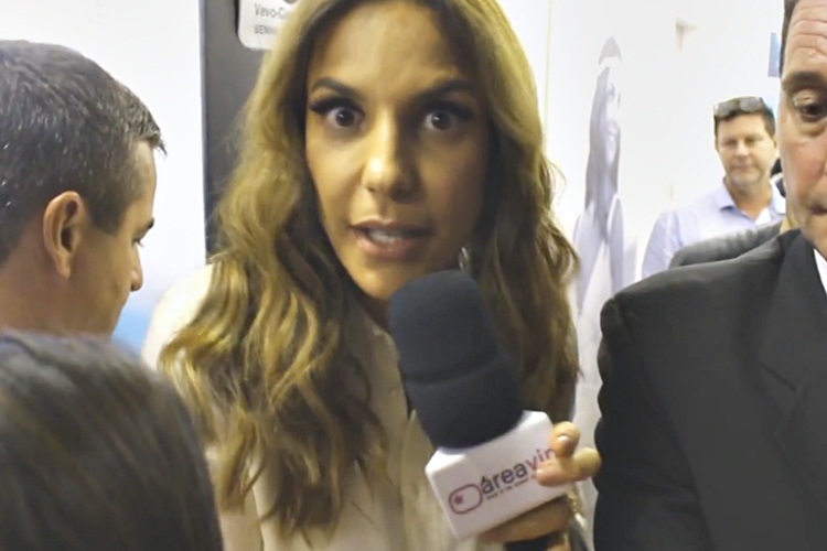 Ivete Sangalo recebe o Área Vip no lançamento do seu álbum acústico