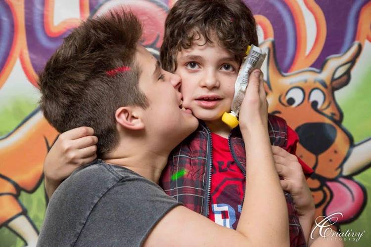 João Guilherme vai ao aniversário de Kevin Vechiatto