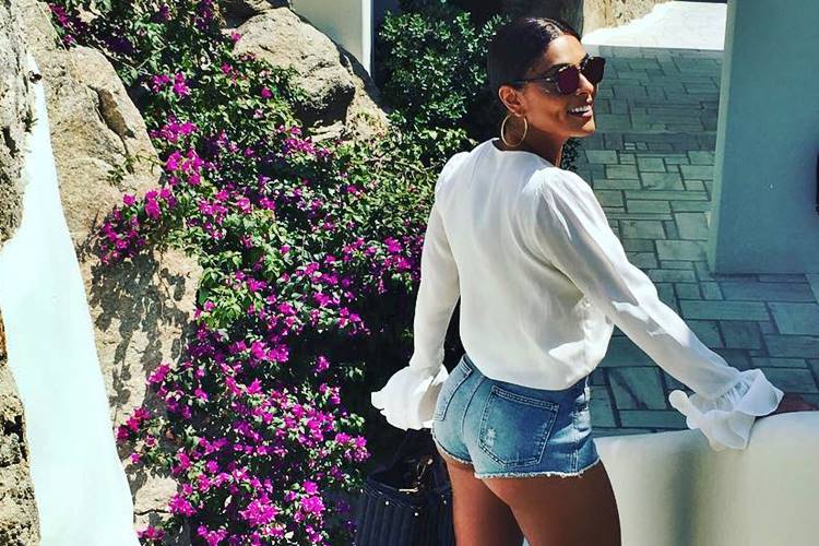 Juliana Paes exibe corpão em viagem a Grécia e arranca elogios de seguidores