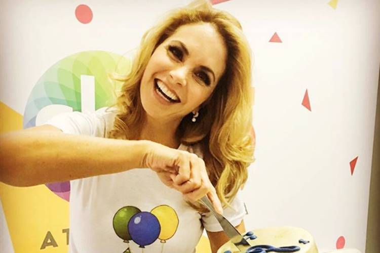 Lucero comemora aniversário e agradece o carinho dos fãs
