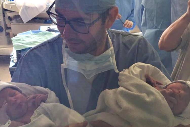 Galvão Bueno anuncia nascimento de netos gêmeos