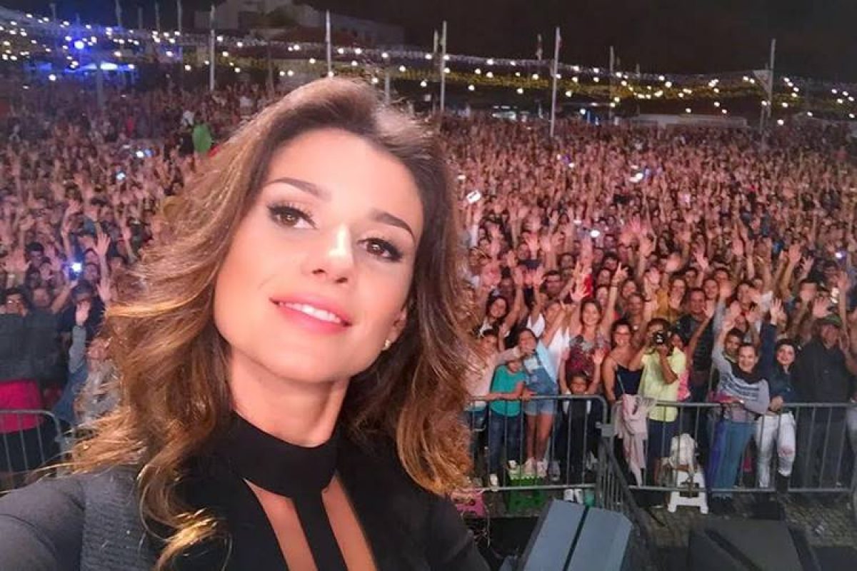 Paula Fernandes comemora sucesso de turnê internacional e se