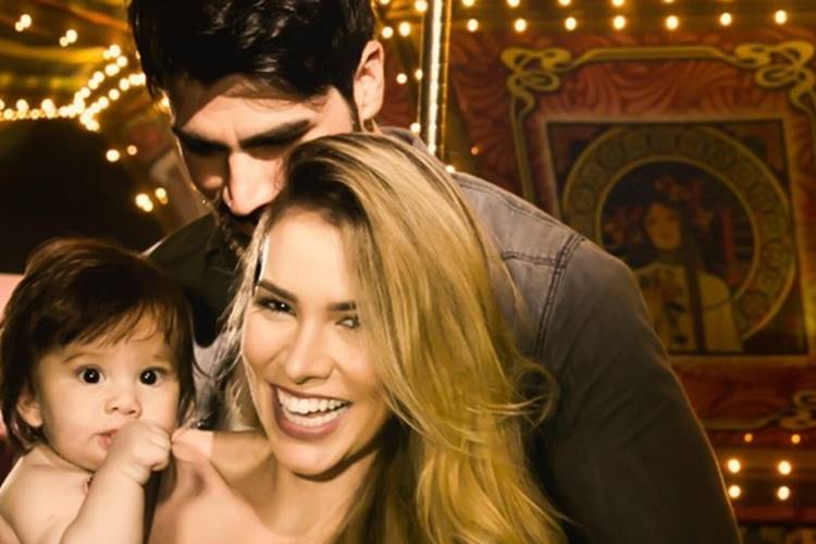 Adriana Sant’Anna e Rodrigão participam de ensaio fotográfico com o filho