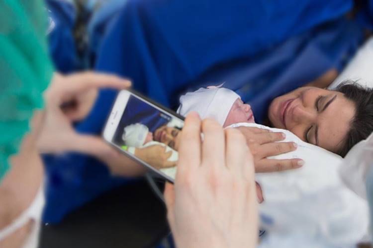 Thais Fersoza se declara a filha recém-nascida, Melinda