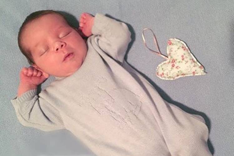 Bárbara Borges comemora uma semana do nascimento de seu filho