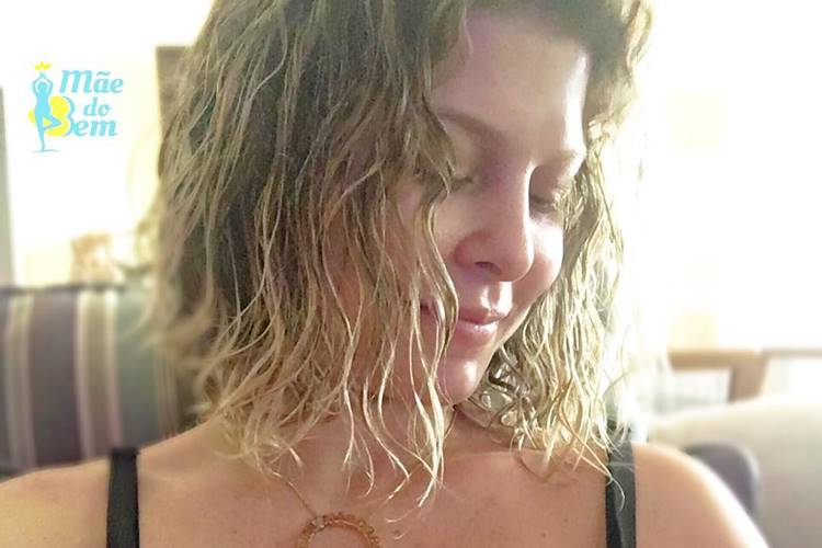 Bárbara Borges posta foto amamentando o filho