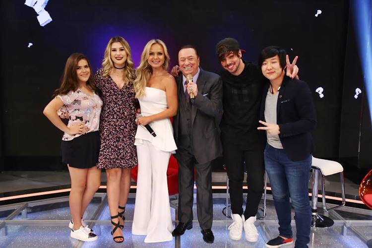 Eliana participa da estreia do “Youtubers Querem Saber” no Programa Raul Gil