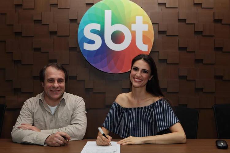 Chris Flores acaba de assinar contrato com o SBT