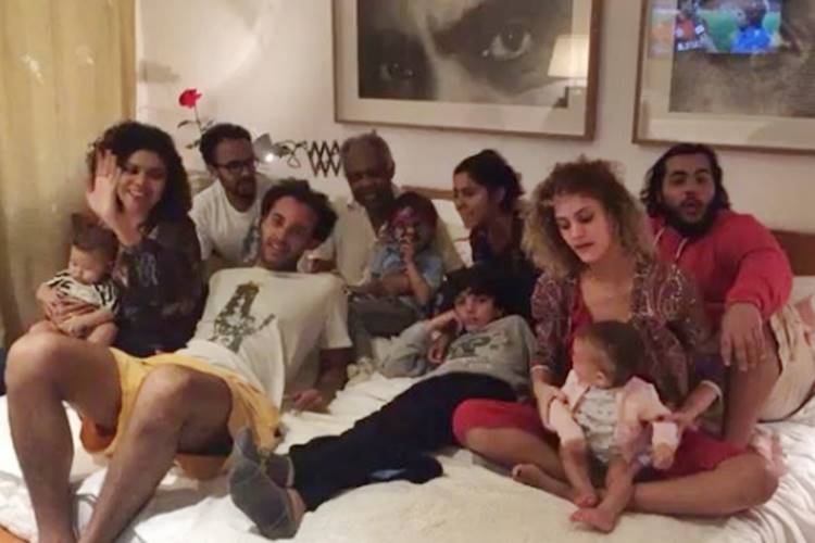 Preta Gil mostra click do feriado com a família reunida