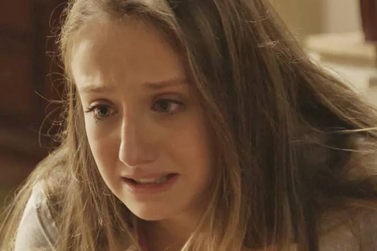 Haja Coração - Carol revela a Murilo que seu pai morreu TV Globo/Reprodução