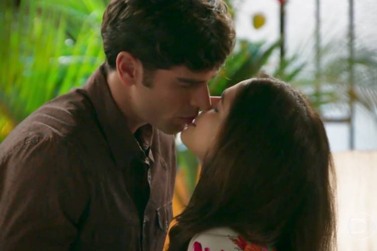 Beijo de Felipe e Shirlei em ‘Haja Coração’ aumenta audiência da Globo