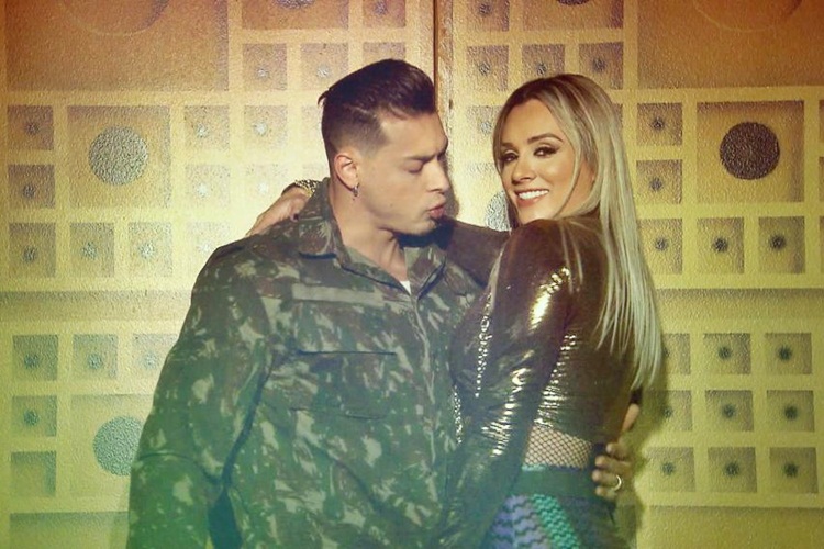 Juju Salimeni estrela clipe sensual de Anitta ao lado do marido