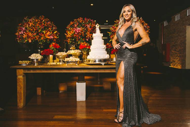 Juju Salimeni ganha festa de aniversário surpresa