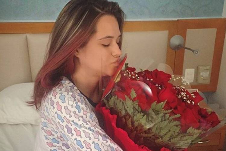 Juliana Paiva comemora 4 meses de namoro com Juliano Laham