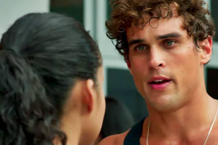 Gabriel troca olhares com Joana