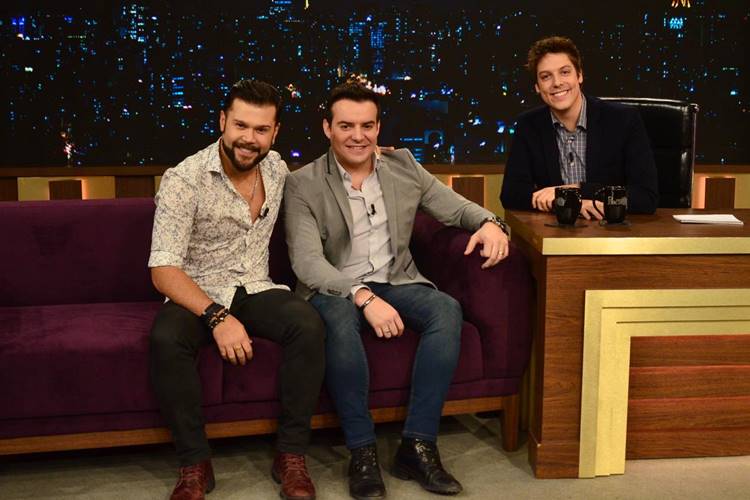 Marcos & Belutti ficam molhados no palco do Programa do Porchat