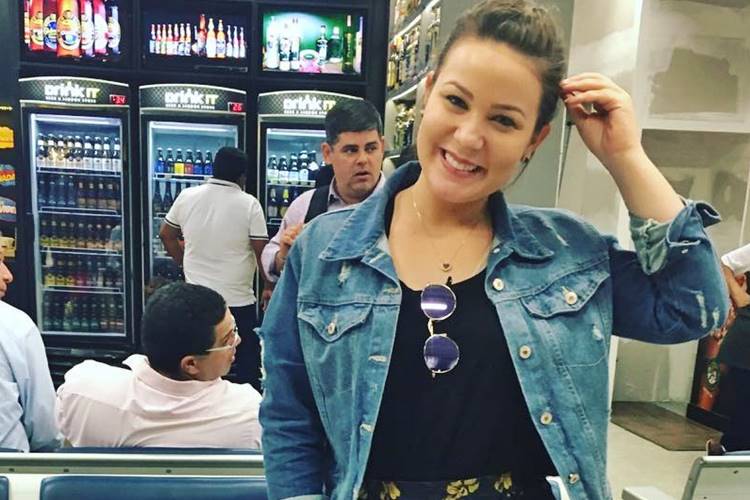 Após procedimentos estéticos, Maria Cláudia volta ao Rio de Janeiro