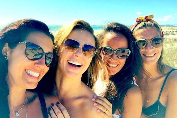 Paolla Oliveira curte dia de folga em Portugal