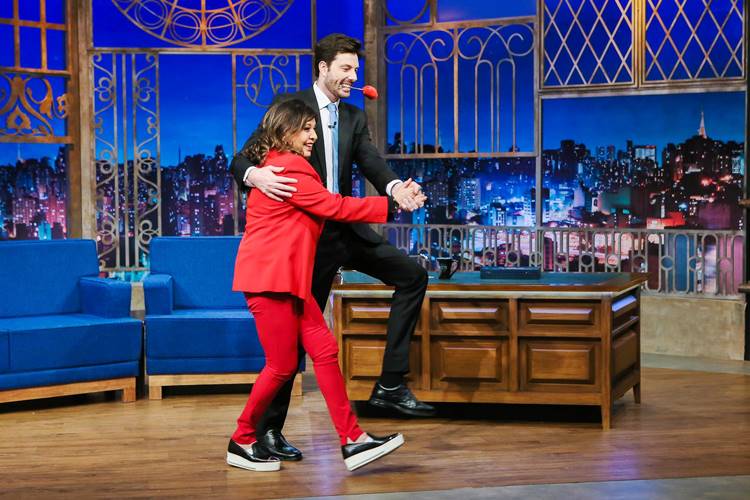 Roberta Miranda dança tango com Danilo Gentili no ‘The Noite’