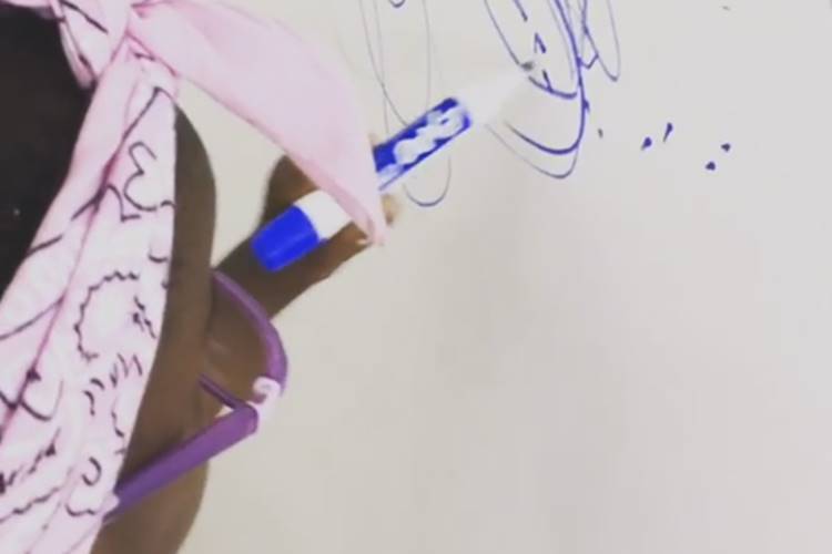 Bruno Gagliasso mostra filha desenhando no escritório de Giovanna Ewbank