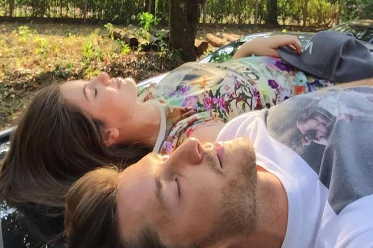 Camila Queiroz e Klebber Toledo Reprodução/Instagram