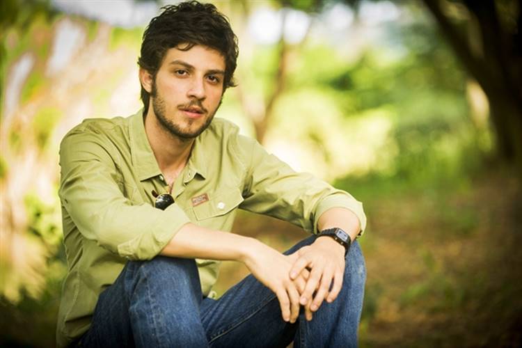 Chay Suede Globo / João Miguel